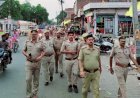 कोतवाली प्रभारी निरीक्षक जितेन्द्र प्रताप सिंह ने मय पुलिस बल के साथ कस्बा के प्रमुख चौराहों पर किया पैदल गश्त