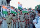 पुलिस की तिरंगा यात्रा का कस्बावासियों ने पुष्प वर्षा कर किया जोरदार स्वागत, सीओ व कोतवाली प्रभारी निरीक्षक के नेतृत्व में निकली तिरंगा यात्रा का हुआ भव्य स्वागत