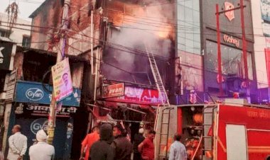 रायबरेली: पवन नमकीन एवं रेस्टोरेंट में लगी भीषण आग, पांच लोगों को सुरक्षित निकाला गया