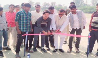 हिन्दू मुस्लिम एकता क्रिकेट क्लब टूर्नामेन्ट में मुख्य अतिथि विधायक श्याम सुन्दर भारतीय व विशिष्ट अतिथि फिरोज अहमद ने फीता काटकर किया शुभारंभ