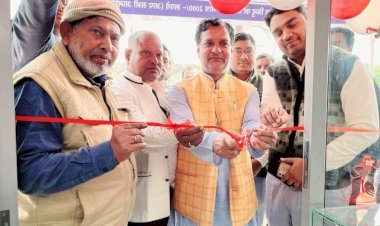 जाहिद आई केयर का प्रभात साहू ने फीता काटकर किया उद्घाटन