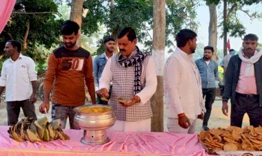 कुशमहुरा गांव में मंदिर में हवन पूजन व भण्डारा का आयोजन