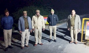 मऊ बॉर्डर पर संदिग्ध व्यक्ति व वाहनों की चेकिंग कोतवाली प्रभारी निरीक्षक ने पुलिस टीम के साथ किया