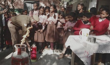 अग्निशमन विभाग द्वारा प्राथमिक विद्यालय में बच्चों व रसोइयों को दिया प्रशिक्षण