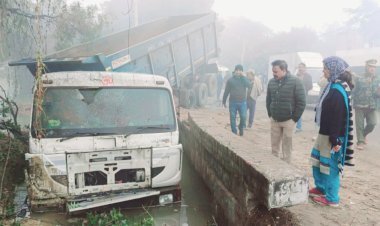 रायबरेली में दर्दनाक हादसा: डंपर अनियंत्रित होकर चाय की गुमटी पर खड़े लोगों को रौंदते हुए खंती में गिरा, कई लोगों की हुई मौत