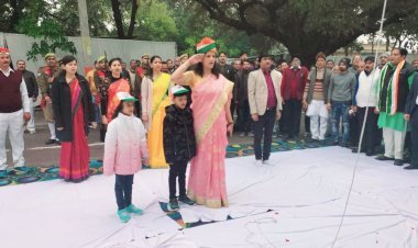 रायबरेली में हर्षोल्लास के साथ गणतंत्र दिवस मनाया गया | जिलाधिकारी माला श्रीवास्तव ने 74वें गणतंत्र दिवस पर कलेक्ट्रेट प्रांगण में ध्वजारोहरण कर राष्ट्रीय ध्वज को सलामी दी