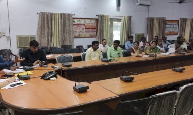 रायबरेली: मुख्य विकास अधिकारी ने खंड शिक्षा अधिकारियों और माध्यमिक विद्यालय के प्रधानाचार्य के साथ की बैठक, दिये निर्देश | विशेष अभियान चलाकर कक्षा 8 उत्तीर्ण विद्यार्थियों का कराएं नामांकन