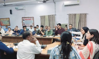 पराली जलाने की घटनाएं नही रोकी गयी तो संबंधित के खिलाफ होगी कड़ी कार्यवाही: जिलाधिकारी | बैठक में जिलाधिकारी ने तहसीलदारों को लगाई फटकार, दिये सख्त निर्देश