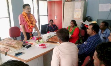सहायक विकास अधिकारी पंचायत (ADO) सतीश कुमार चतुर्वेदी को नम आंखों से दी गई विदाई  | सहायक विकास अधिकारी पंचायत (ADO) का प्रभार महेंद्र कुमार शुक्ला को दिया गया