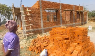 ब्लाक महराजगंज: ग्रामीण बोले गुणवत्ता के विपरीत हो रहा निर्माण कार्य, खंड विकास अधिकारी ने दिये जांच के आदेश