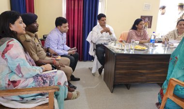डीएम-एसपी ने थाना दिवस पर महराजगंज में सुनी लोगों की फरियाद | समस्याओं का करें गुणवत्तापरक निस्तारण: डीएम