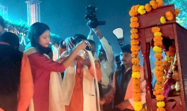 डीएम-एसपी ने गंगा आरती के साथ किया प्रान्तीय कार्तिक मेले व डलमऊ महोत्सव 2025 का शुभारंभ