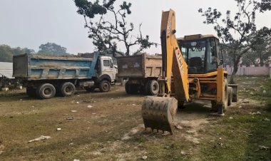 अवैध खनन पर कसा गया शिकंजा: जेसीबी और दो डंपर को पुलिस ने धर दबोचा, मुकदमा दर्ज