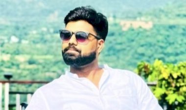 फैमली फैशन शॉप (सम्पूर्ण फैमली परिधान) फैंसी एवं वैवाहिक साड़ियां लहंगे व रेडीमेड गारमेन्ट्स की ओर से होली की हार्दिक शुभकामनाएं | प्रोo अभिषेक मौर्य, तहसील के सामने, महराजगंज (जनपद रायबरेली)