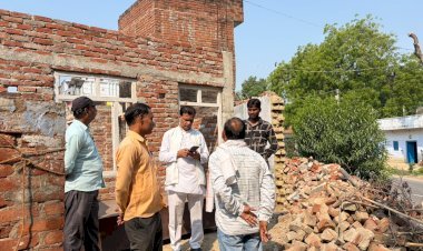 प्रधानमंत्री आवासों का निरीक्षण करने पहुंचे प्रभात साहू, दो वाटर फ्रीजर व तालाब सौंदर्यीकरण की घोषणा