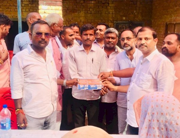 पूर्व बछरावां प्रत्याशी लक्ष्मीकान्त रावत ने पदाधिकारियों व कार्यकर्ताओं के साथ अपना दल (एस) को मजबूत करने के लिए चलाया सदस्यता अभियान, चौपाल लगाकर सुनी समस्याएं