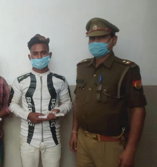 गैंगेस्टर के वांछित अभियुक्त को पुलिस ने अवैध शस्त्र व कारतूस के साथ किया गिरफ्तार