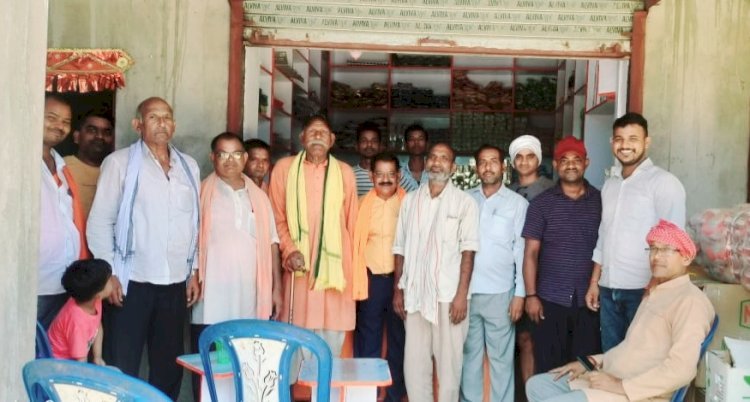 गुप्ता किराना स्टोर का फीता काटकर किया गया उद्घाटन