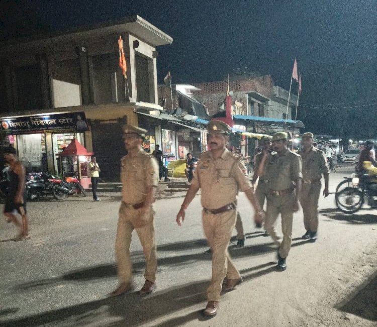 कानून-व्यवस्था बनाए रखने और अपराध नियंत्रण के लिए लगातार सक्रिय, किया पैदल गस्त | पैदल गस्त से क्षेत्रवासियों को राहत, शांति और सुरक्षा का बना रहेगा माहौल