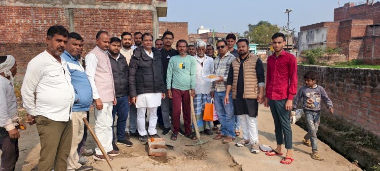 कस्बा को एक के बाद एक लगातार मिल रही विकास की सौगात, प्रभात साहू ने सीसी रोड का किया शिलान्यास